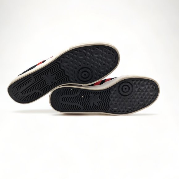 Athletic_Shoes